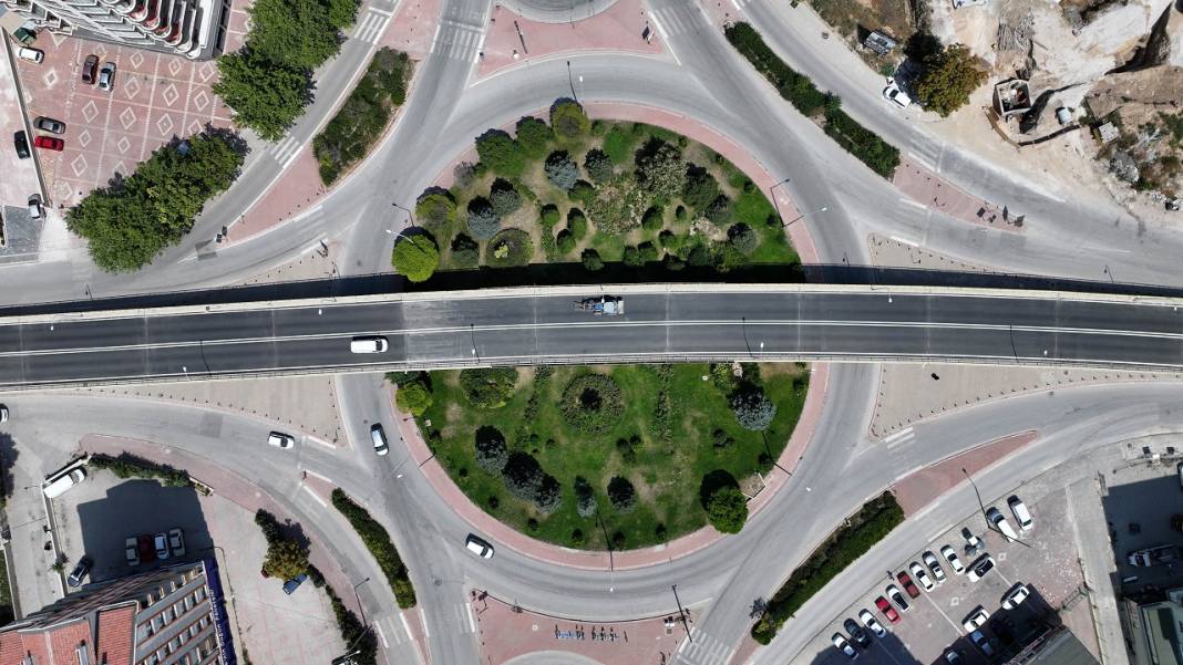 Konya'da Uluyayla ve Altıyol üst geçitleri kaymak gibi oldu 8